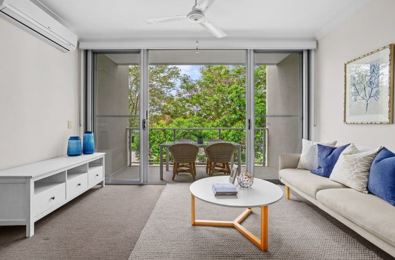 Photo - 2/5036 Emerald Island Drive, Carrara QLD 4211 - Image 4