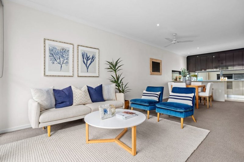 Photo - 2/5036 Emerald Island Drive, Carrara QLD 4211 - Image 5