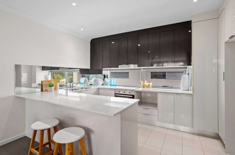 Photo - 2/5036 Emerald Island Drive, Carrara QLD 4211 - Image 7
