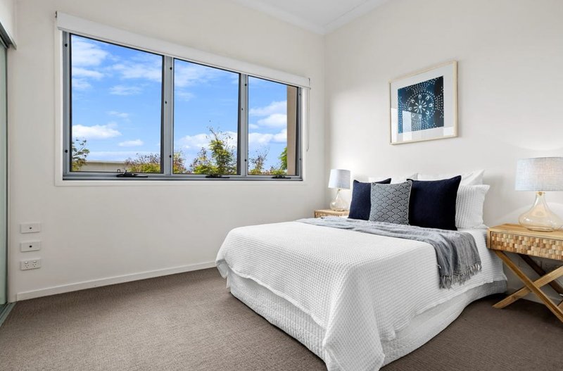 Photo - 2/5036 Emerald Island Drive, Carrara QLD 4211 - Image 10