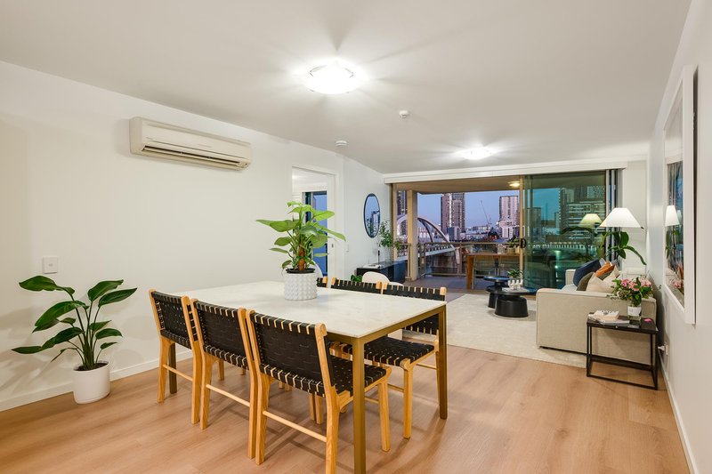 Photo - 2506/92 Quay Street, Brisbane City QLD 4000 - Image 4