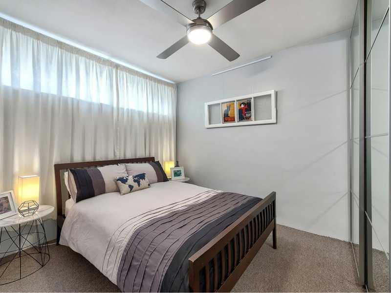 Photo - 2/507 Rode Road, Chermside QLD 4032 - Image 7