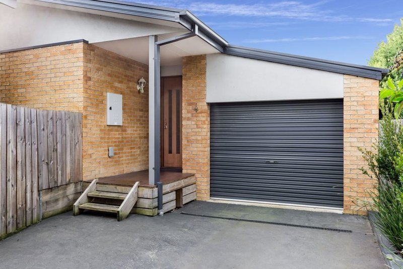 Photo - 2/51 Avonhurst Drive, Glen Waverley VIC 3150 - Image 6