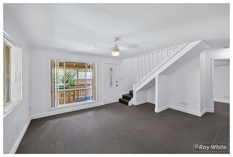 Photo - 2/51 Bishop Street, The Range QLD 4700 - Image 3