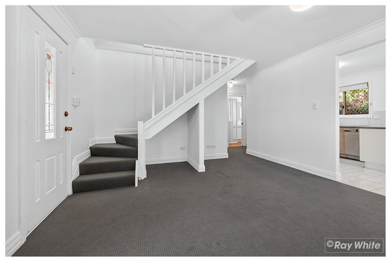 Photo - 2/51 Bishop Street, The Range QLD 4700 - Image 4