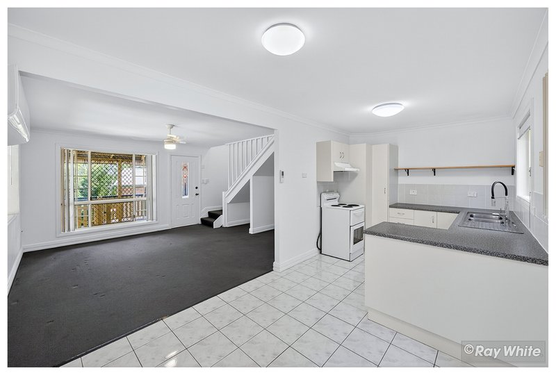 Photo - 2/51 Bishop Street, The Range QLD 4700 - Image 6