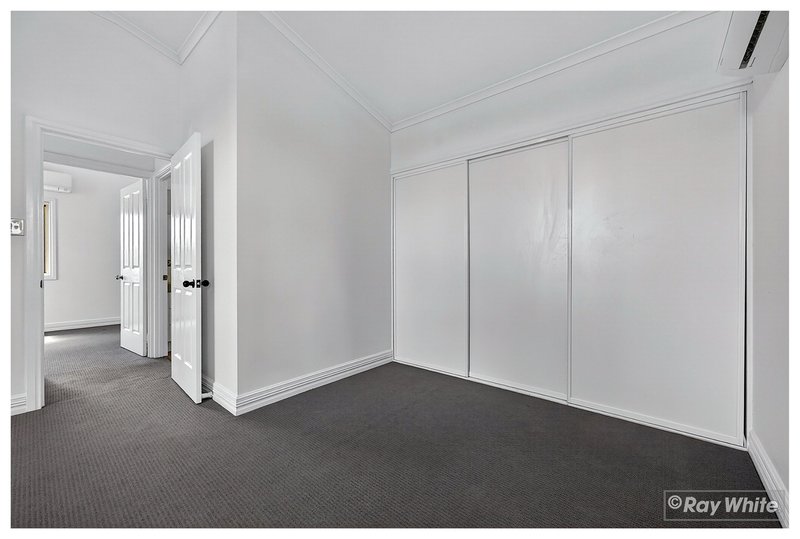 Photo - 2/51 Bishop Street, The Range QLD 4700 - Image 10