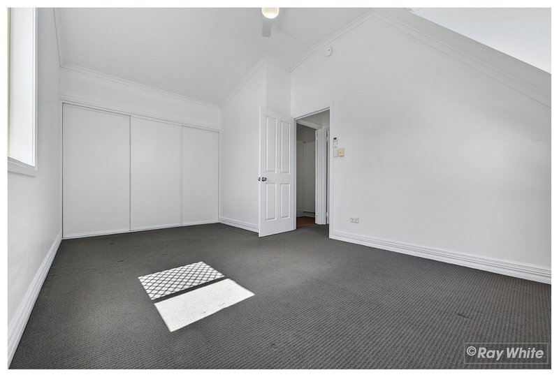Photo - 2/51 Bishop Street, The Range QLD 4700 - Image 11