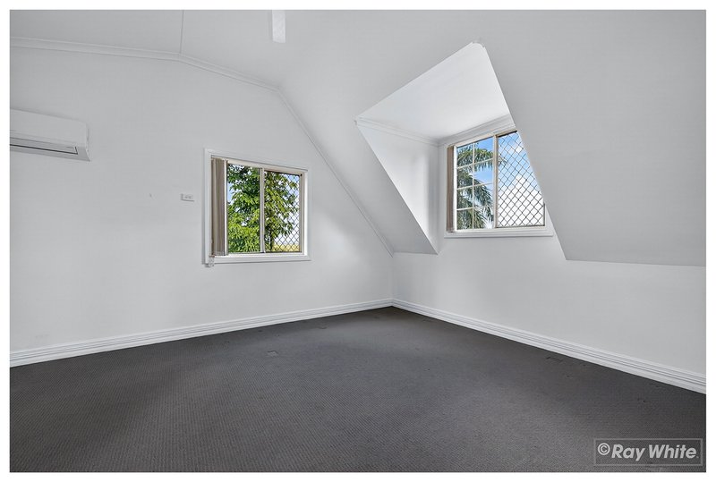 Photo - 2/51 Bishop Street, The Range QLD 4700 - Image 14