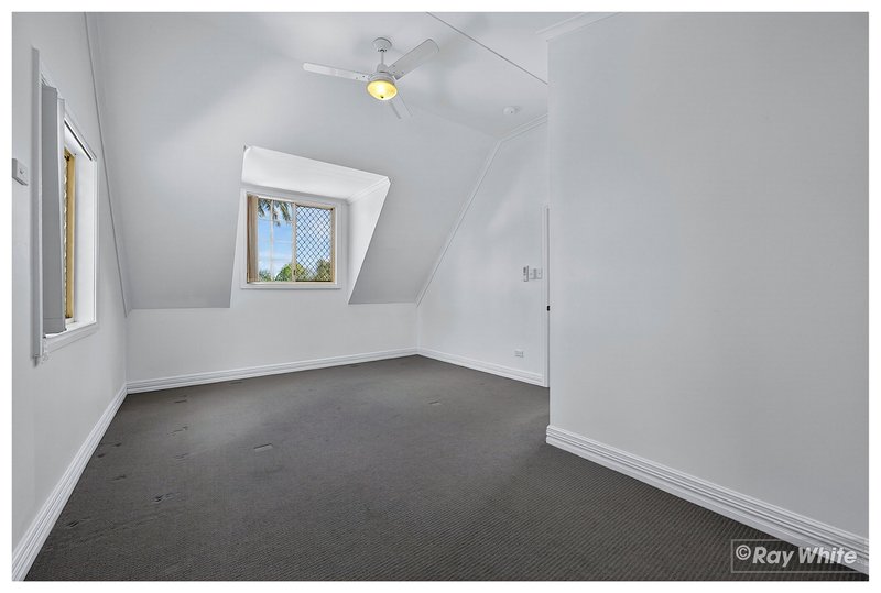 Photo - 2/51 Bishop Street, The Range QLD 4700 - Image 15