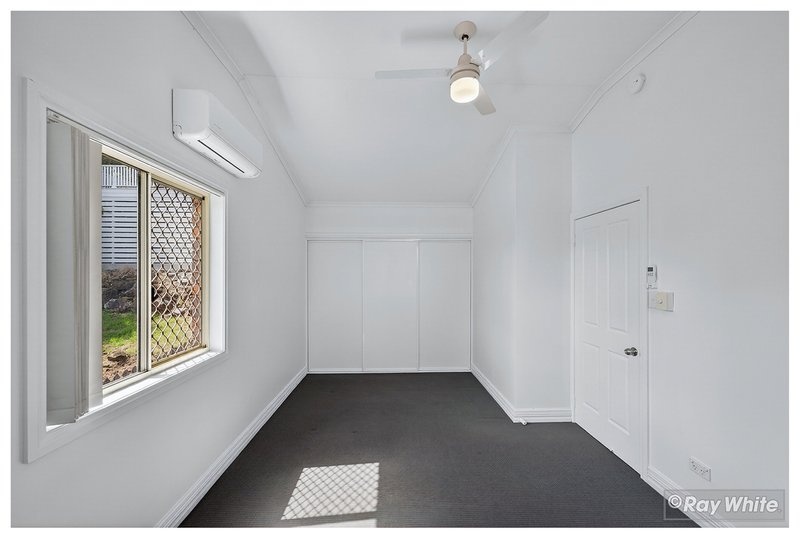 Photo - 2/51 Bishop Street, The Range QLD 4700 - Image 24