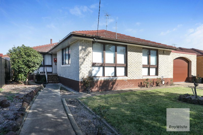 Photo - 251 Carrick Drive, Gladstone Park VIC 3043 - Image 1