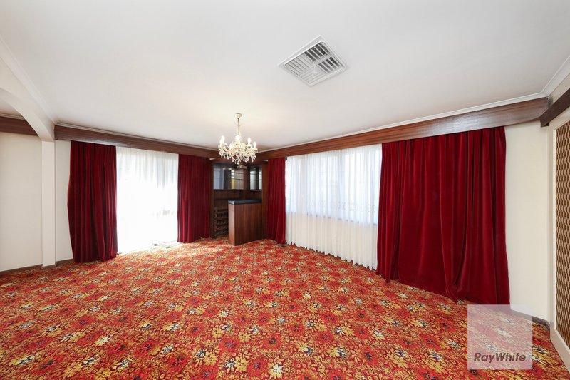 Photo - 251 Carrick Drive, Gladstone Park VIC 3043 - Image 4