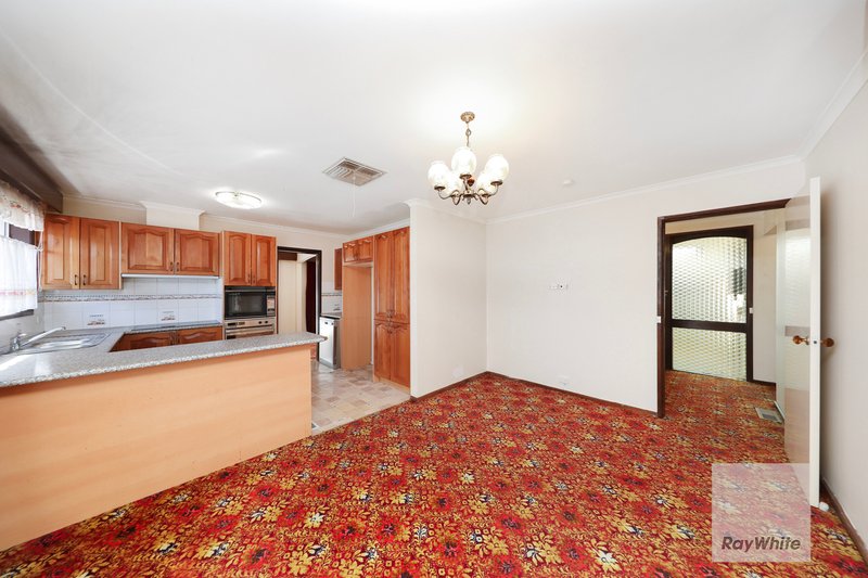 Photo - 251 Carrick Drive, Gladstone Park VIC 3043 - Image 6