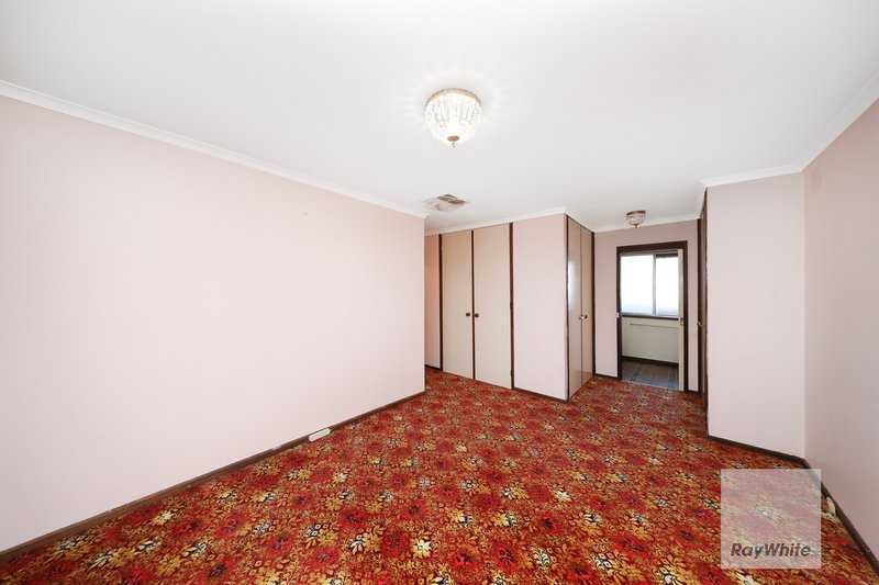 Photo - 251 Carrick Drive, Gladstone Park VIC 3043 - Image 11