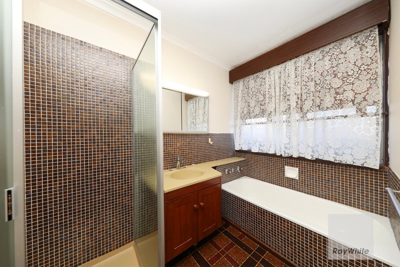 Photo - 251 Carrick Drive, Gladstone Park VIC 3043 - Image 16