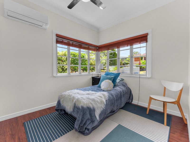 Photo - 251 Edinburgh Castle Road, Wavell Heights QLD 4012 - Image 12