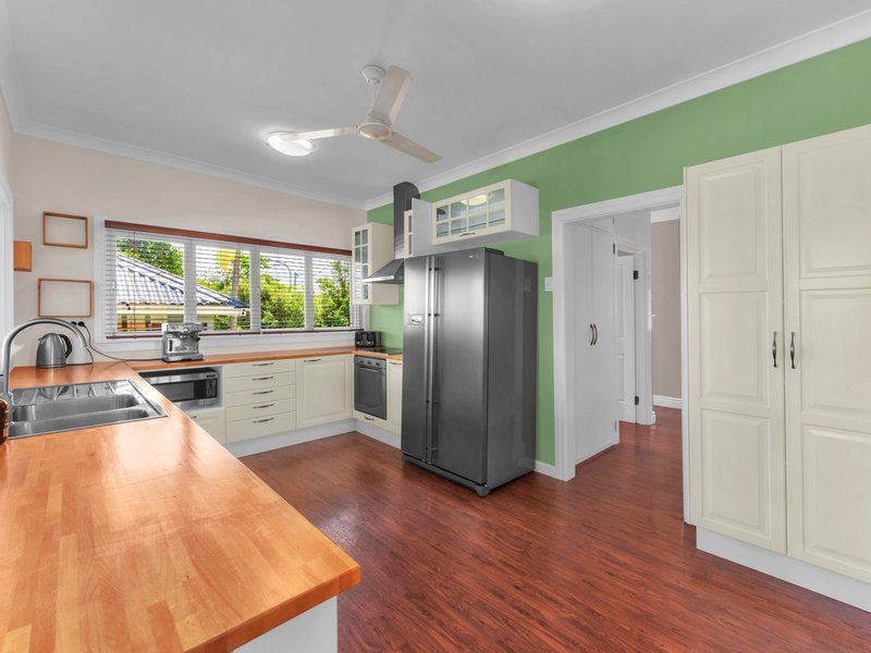 Photo - 251 Edinburgh Castle Road, Wavell Heights QLD 4012 - Image 5