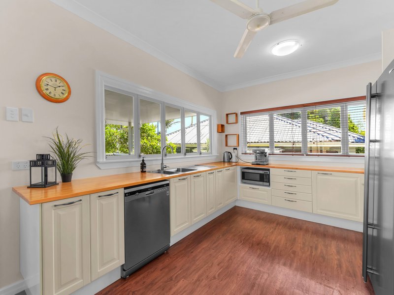 Photo - 251 Edinburgh Castle Road, Wavell Heights QLD 4012 - Image 11