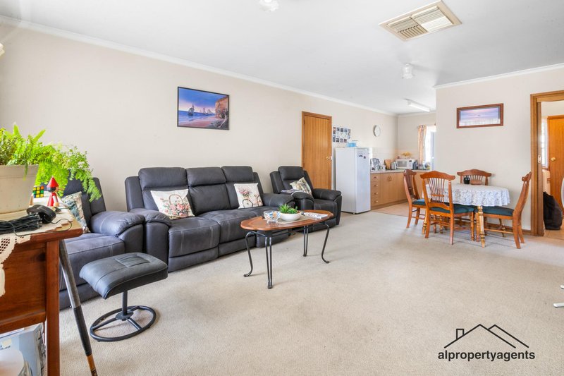 Photo - 2/51 Natimuk Road, Horsham VIC 3400 - Image 2