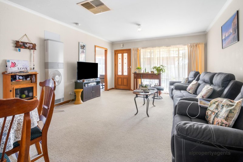 Photo - 2/51 Natimuk Road, Horsham VIC 3400 - Image 3