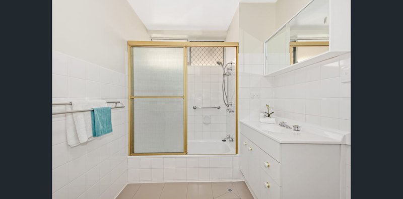 Photo - 2/51 Rialto Street, Coorparoo QLD 4151 - Image 12