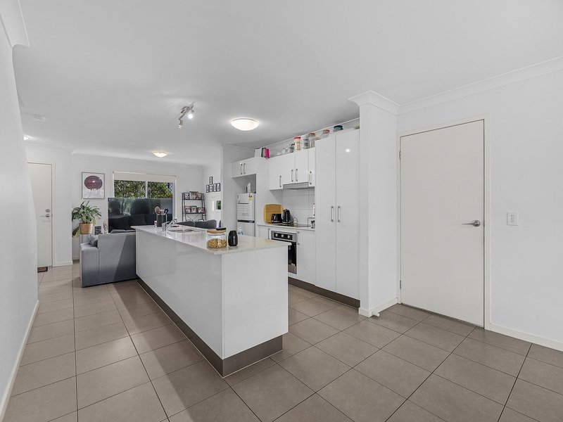 Photo - 2/51 River Road, Bundamba QLD 4304 - Image 4