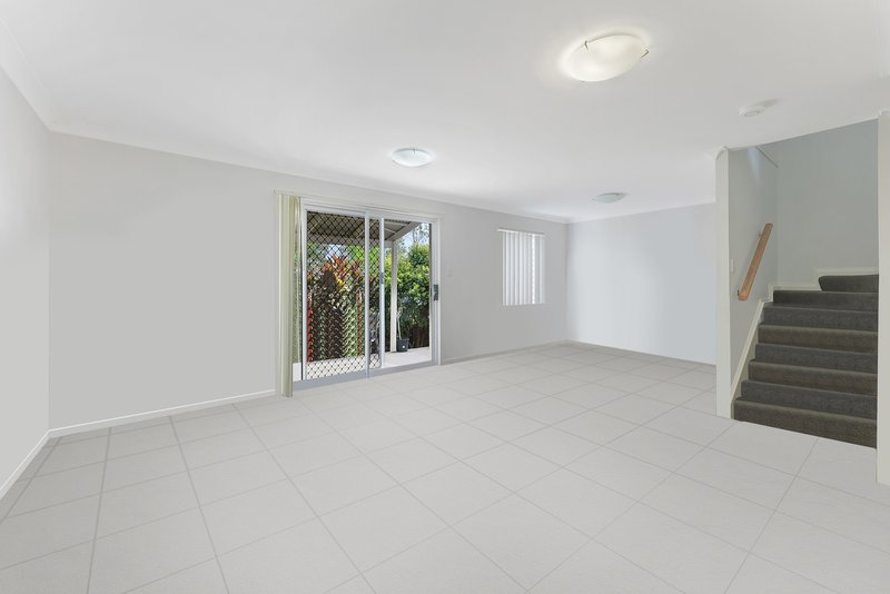 Photo - 25/1 Santa Ana Lane, Griffin QLD 4503 - Image 4