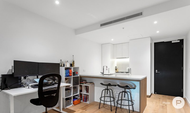 Photo - 2510/167 Alfred Street, Fortitude Valley QLD 4006 - Image 4