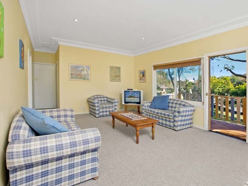 Photo - 252 Barrenjoey Road, Newport NSW 2106 - Image 2