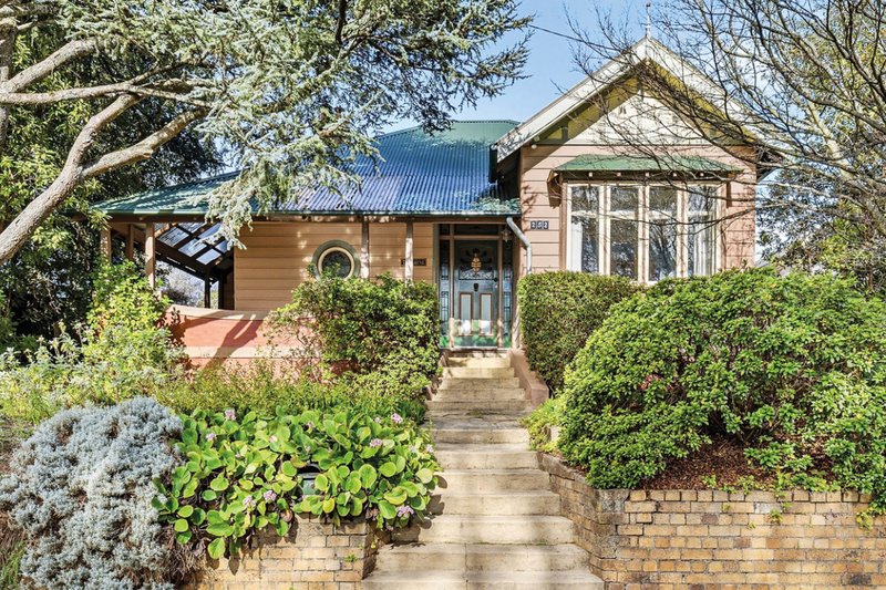 Photo - 252 Bathurst Road, Katoomba NSW 2780 - Image 1