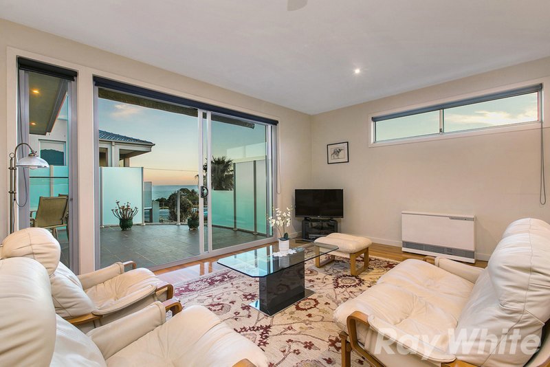 Photo - 2/52 Beach Road, Mentone VIC 3194 - Image 4