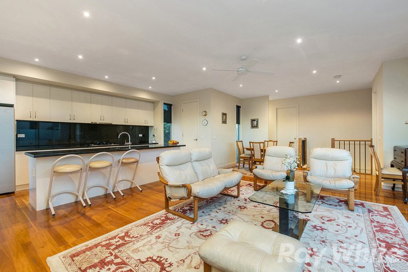 Photo - 2/52 Beach Road, Mentone VIC 3194 - Image 5