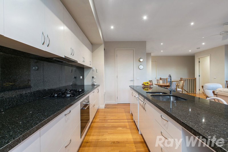 Photo - 2/52 Beach Road, Mentone VIC 3194 - Image 6