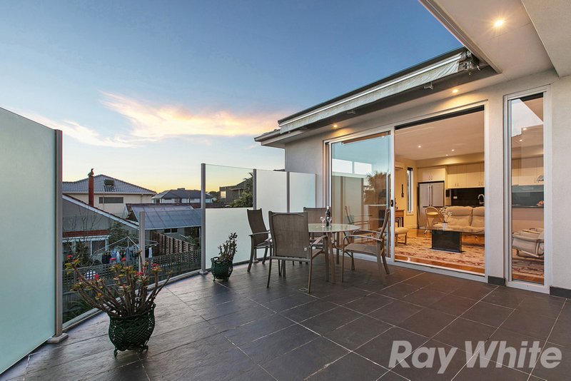 Photo - 2/52 Beach Road, Mentone VIC 3194 - Image 7