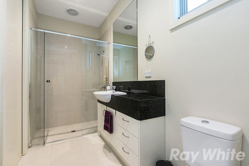 Photo - 2/52 Beach Road, Mentone VIC 3194 - Image 11