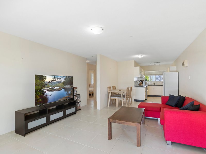 Photo - 2/52 Berrima Street, Wynnum QLD 4178 - Image 5