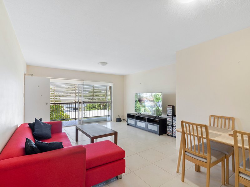 Photo - 2/52 Berrima Street, Wynnum QLD 4178 - Image 11