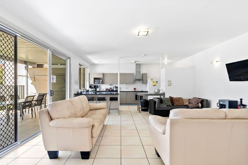 Photo - 2/52 Bromley Street, Kangaroo Point QLD 4169 - Image 4