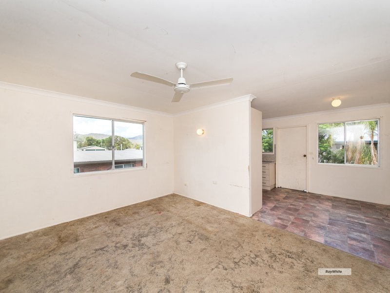 Photo - 252 Carlton Street, Kawana QLD 4701 - Image 2