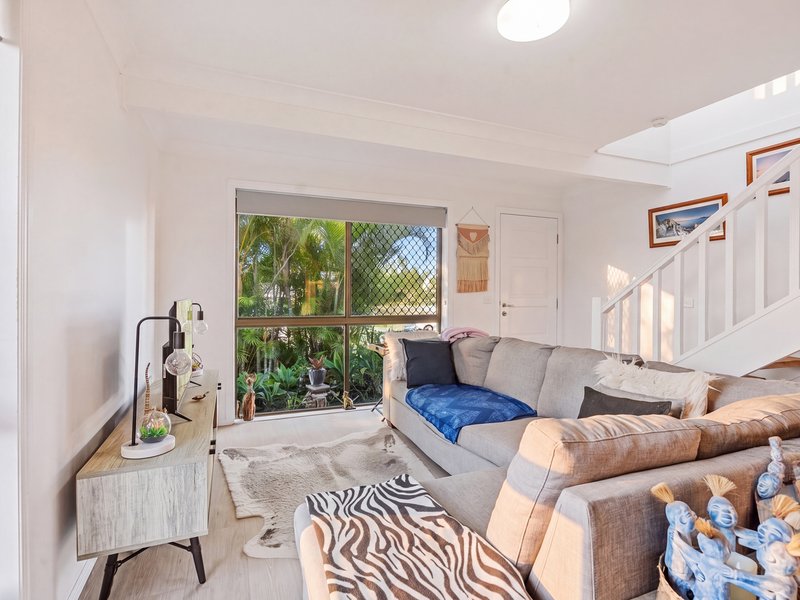 Photo - 2/52 Corunna Crescent, Ashmore QLD 4214 - Image 4