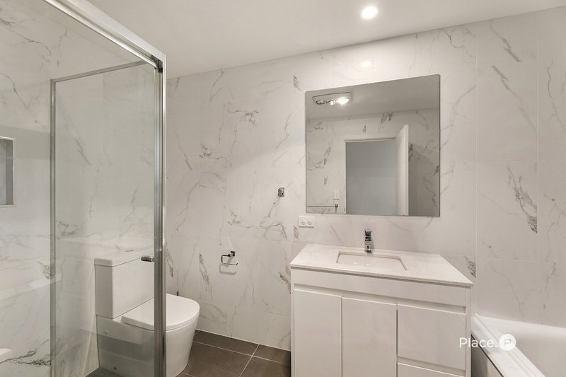 Photo - 2/52 Rawlinson Street, Murarrie QLD 4172 - Image 11