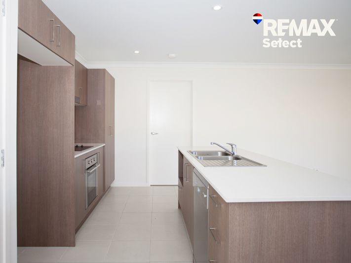 Photo - 2/52 Superior Boulevard, Andergrove QLD 4740 - Image 1
