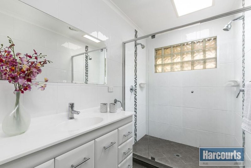 Photo - 252 The Cove Road, Hallett Cove SA 5158 - Image 2