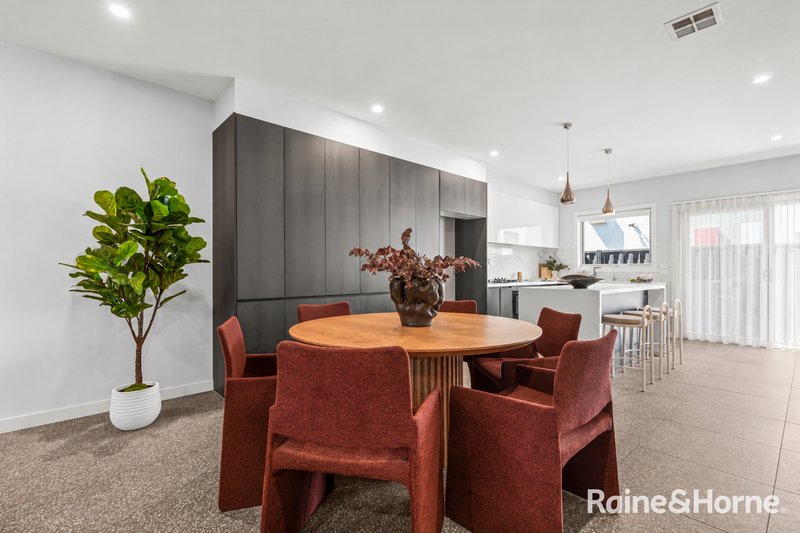 Photo - 2/52 Warwick Road, Pascoe Vale VIC 3044 - Image 4