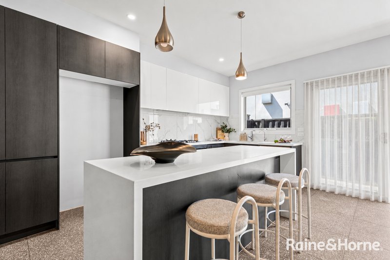 Photo - 2/52 Warwick Road, Pascoe Vale VIC 3044 - Image 6