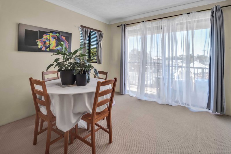 Photo - 25/217-219 Scarborough Street, Southport QLD 4215 - Image 4