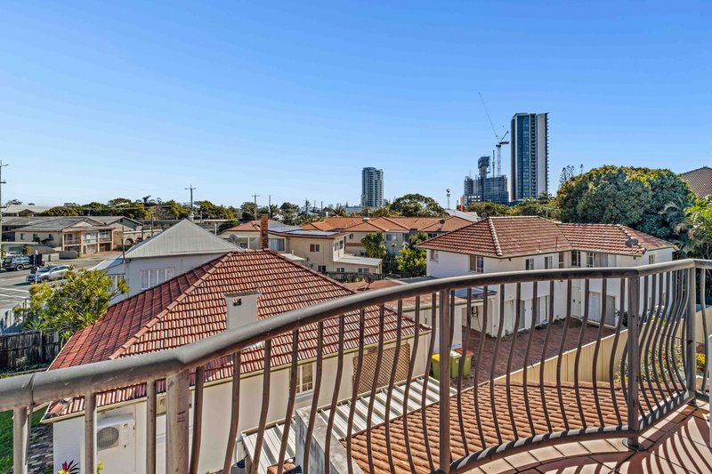 Photo - 25/217-219 Scarborough Street, Southport QLD 4215 - Image 7