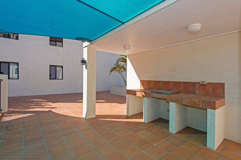Photo - 25/217-219 Scarborough Street, Southport QLD 4215 - Image 9