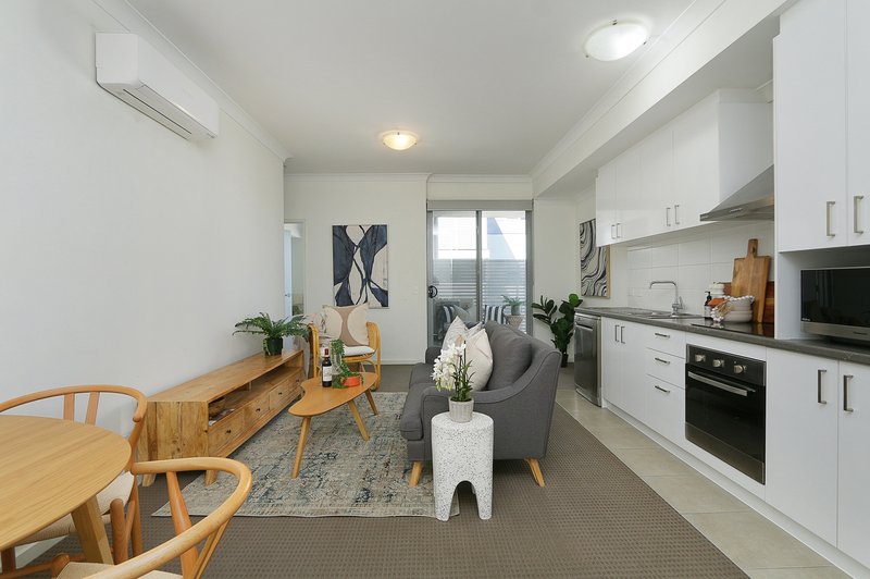 Photo - 25/25 O'Connor Close, North Coogee WA 6163 - Image 4